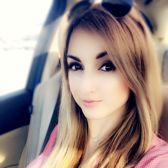 Meet your Posher, Jennifer - Picture 1 of 1